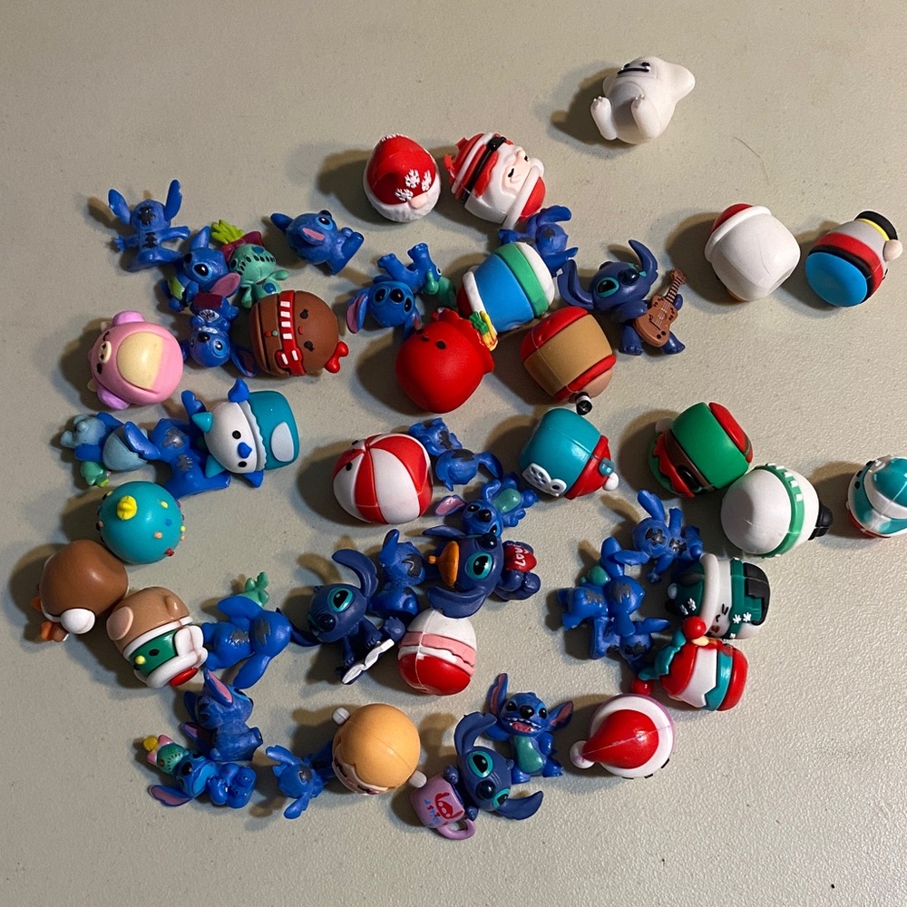 Disney Mini Stitch & Character Figurine Lot in Blue, Red, White & Multi - Picture 2 of 2